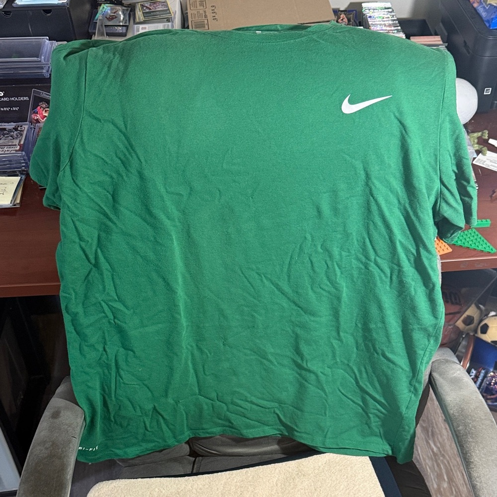 Nike Men's Short Sleeve Tee in Green